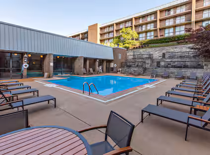 Doubletree by Hilton Pittsburgh Green Tree