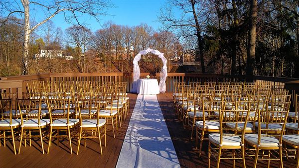 MJ's Buttonwood Manor