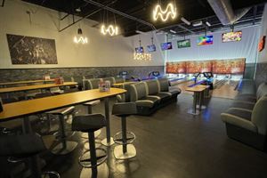 Mini-Bowling Lounge