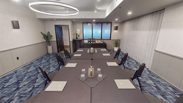 Moxies West Georgia & Sandman Vancouver Hotel