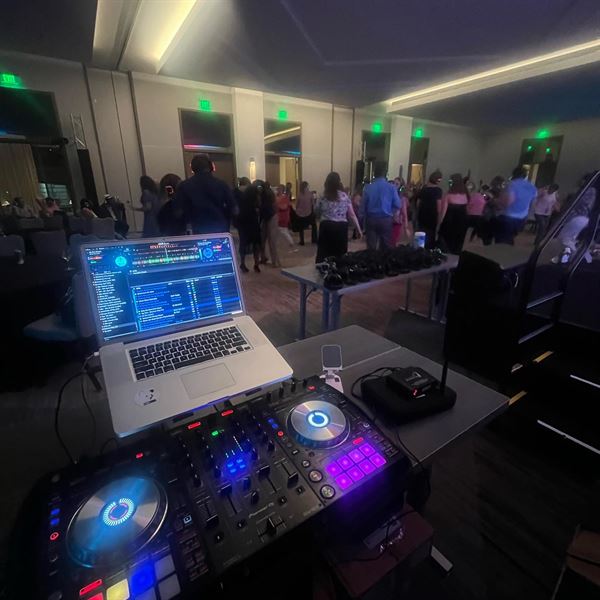 Carolina Star DJ & Photobooth’s