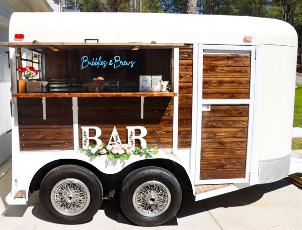 Bubblies and Brews Mobile Bar