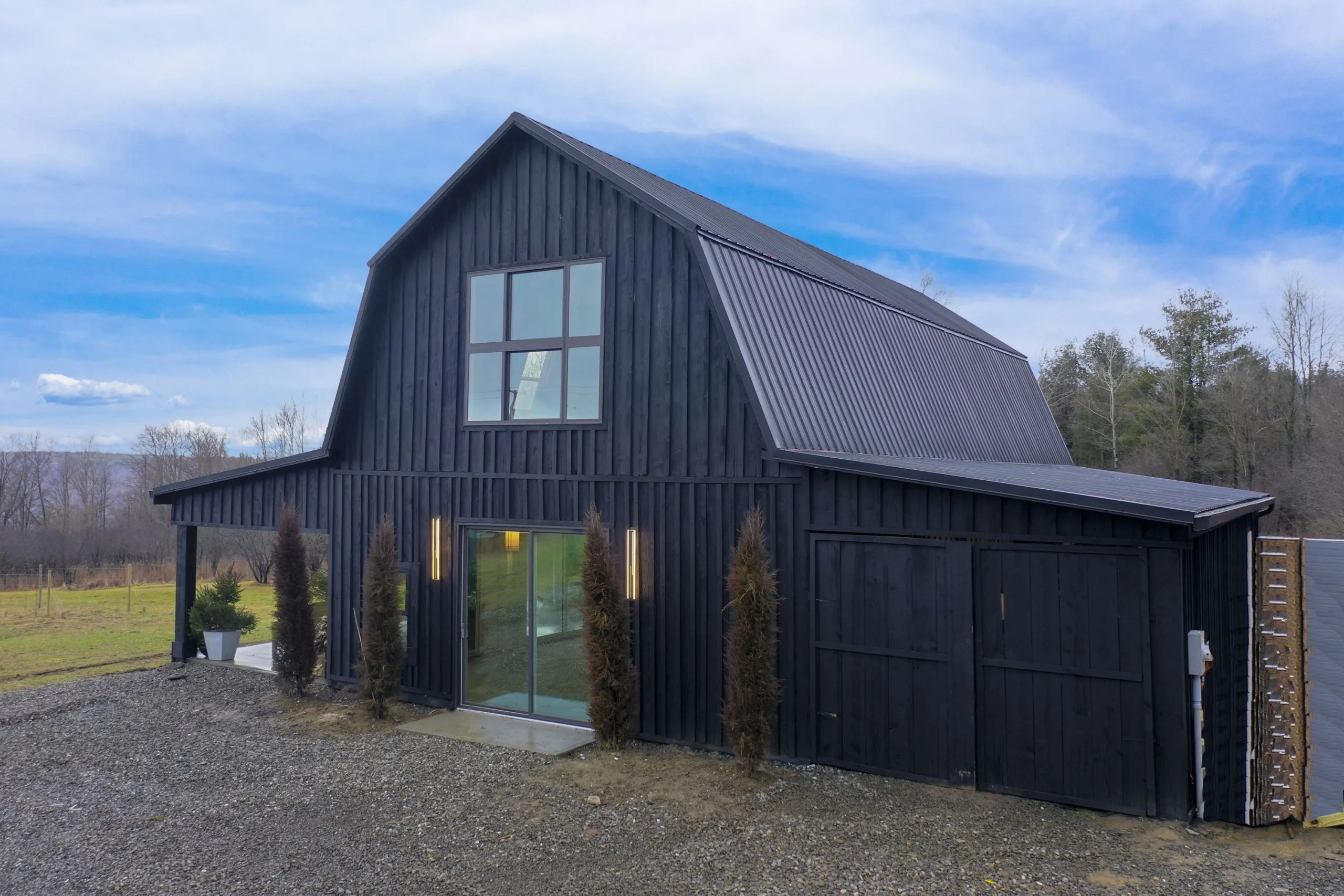 Luxe Home and Leisure - Venue Noir