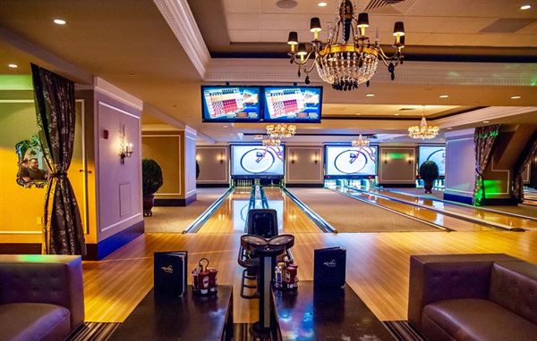 High Rollers Luxury Lanes and Lounge