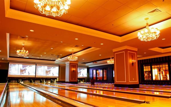 High Rollers Luxury Lanes and Lounge