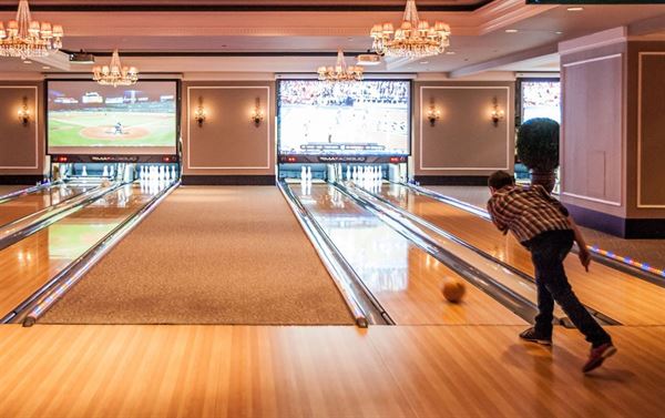 High Rollers Luxury Lanes and Lounge