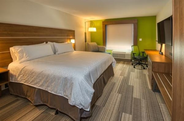 Holiday Inn Express & Suites Lincoln Airport
