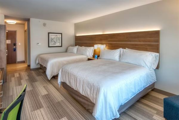 Holiday Inn Express & Suites Lincoln Airport