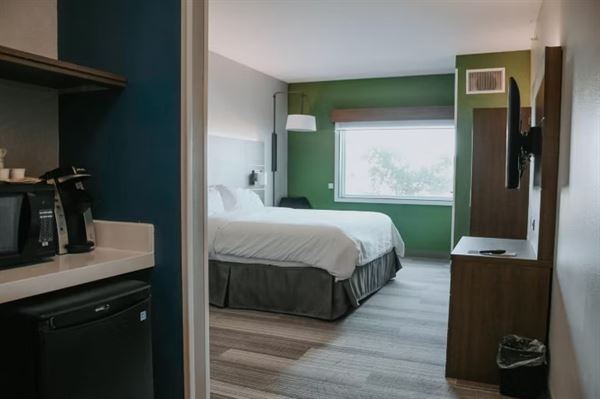 Holiday Inn Express & Suites Lincoln South