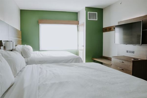 Holiday Inn Express & Suites Lincoln South