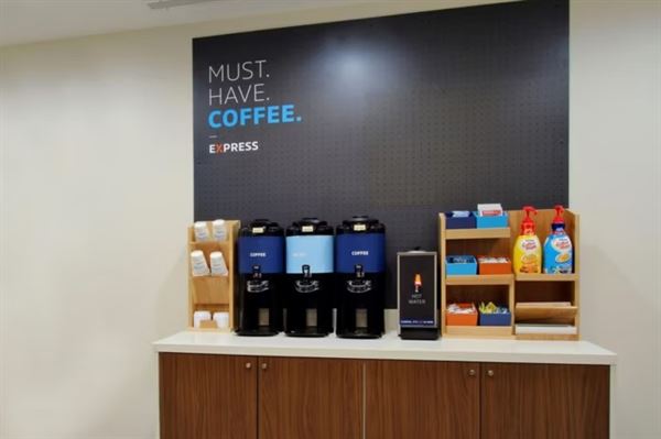 Holiday Inn Express & Suites Lincoln South