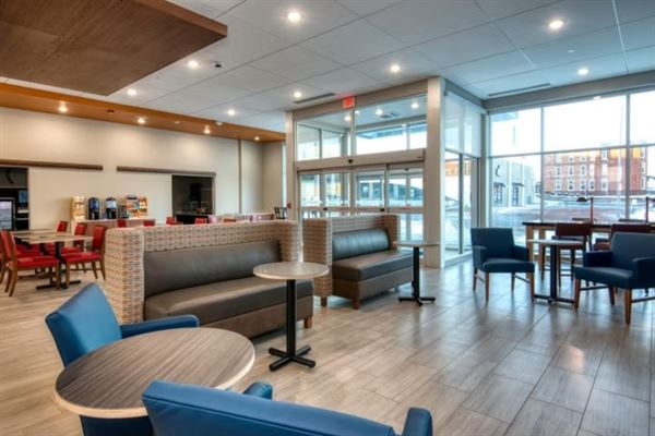 Holiday Inn Express & Suites Omaha Downtown - Old Market