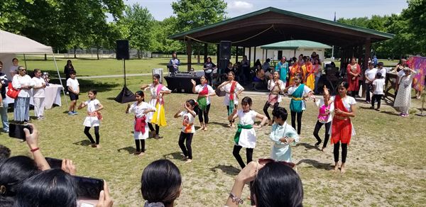 Desibels DJs, Karaoke, Photo Booth