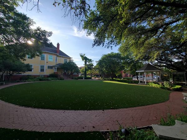 The Heard-Craig Art Center & Museum