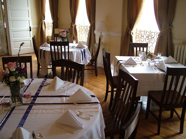 Martin & Mason Hotel