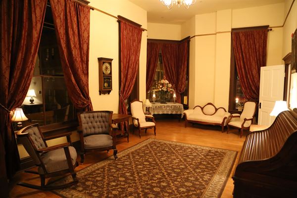 Martin & Mason Hotel