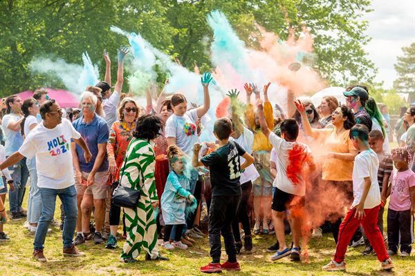 Desibels DJ, Karaoke & Photo Booth