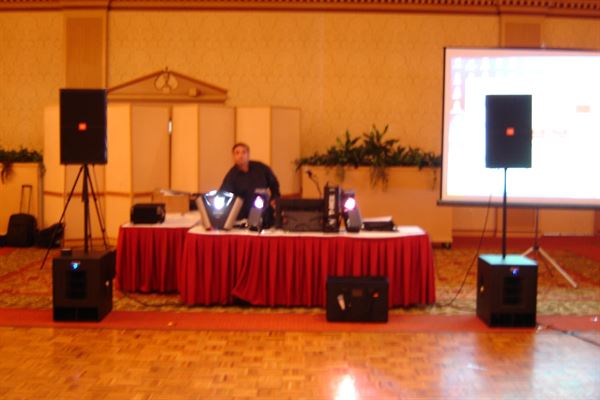 Desibels DJ, Karaoke & Photo Booth