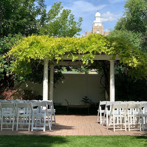 Seasons At The Riter Mansion