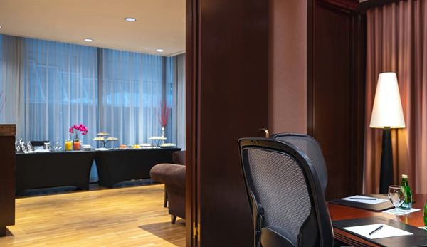 Metropolitan Hotel - Vancouver