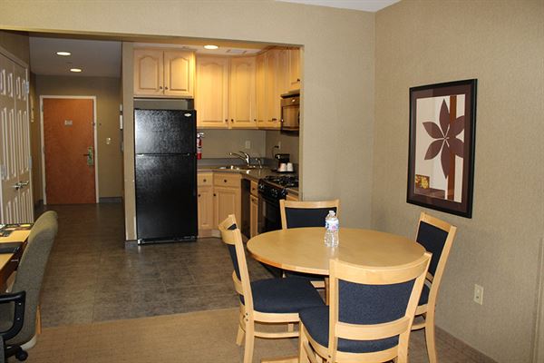 Marco LaGuardia Hotel & Suites