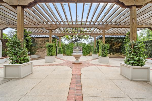 The Courtyard on Dauphin