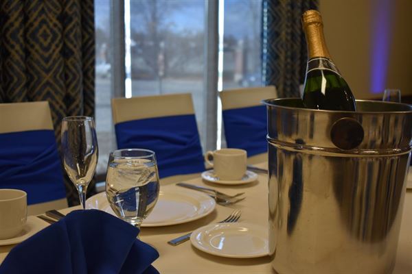 Hampton Inn & Suites Milwaukee West