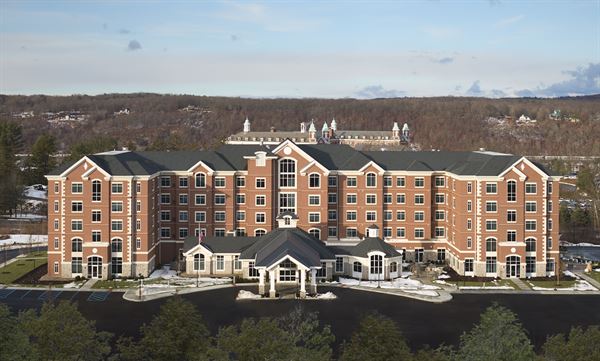 Inn at Bellefield / Hyde Park