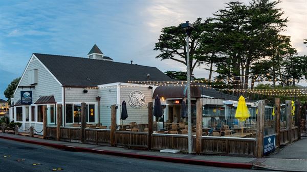 Half Moon Bay Brewing Company