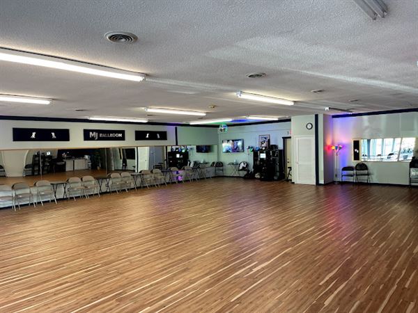 MJ BALLROOM DJ SERVICE & DANCE VENUE