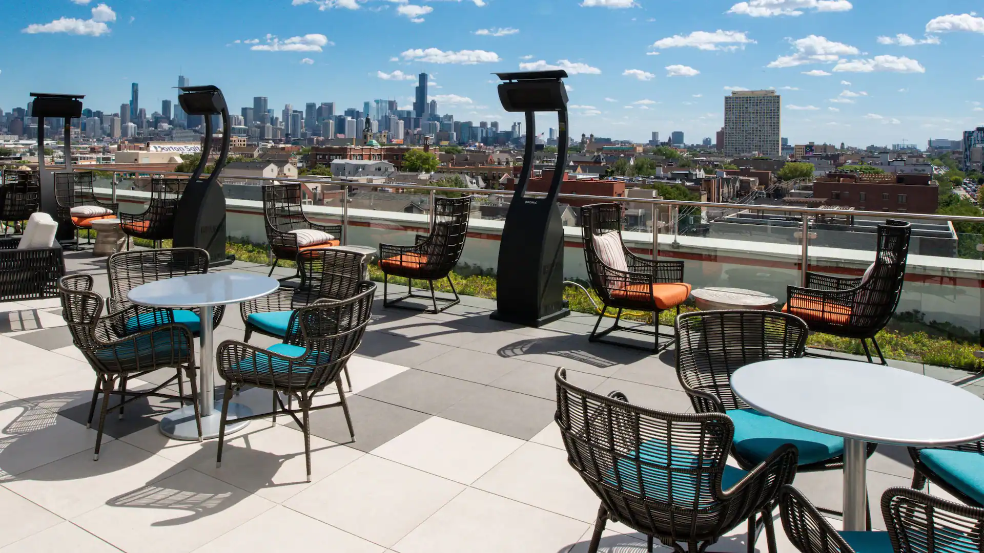 Hyatt Place Chicago Wicker Park HOME of the Kennedy Rooftop