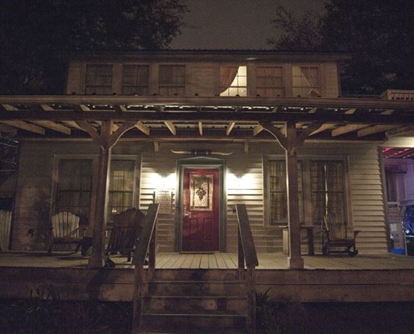 Blue Moon Saloon and Guest House