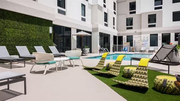 Hampton Inn & Suites Miami Wynwood Design District