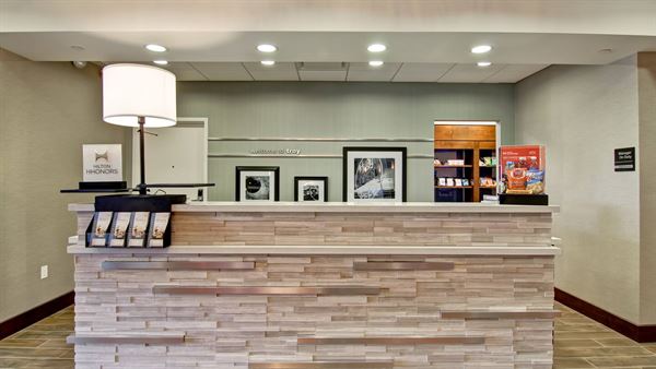 Hampton Inn & Suites Detroit/Troy