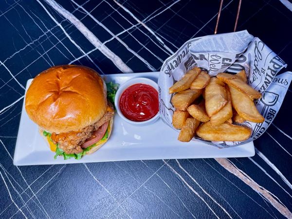 RUUMORS RESTO-LOUNGE