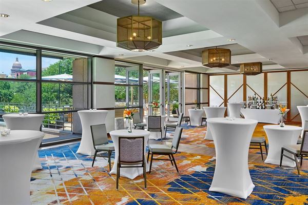 Downright Austin, A Renaissance Hotel