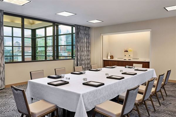 Downright Austin, A Renaissance Hotel