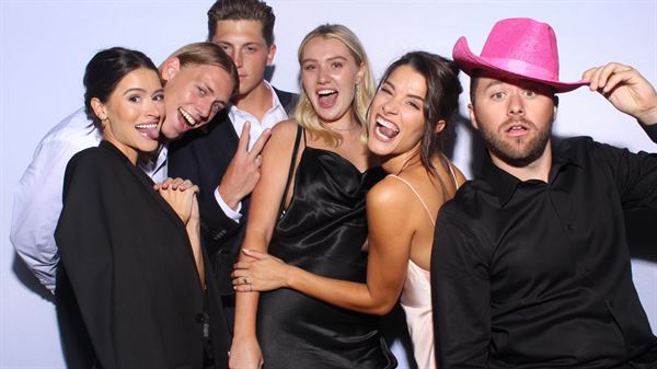 I HEART MOMO PHOTO BOOTH