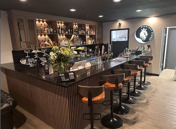 Midnight Kings Hookah Lounge and Grill