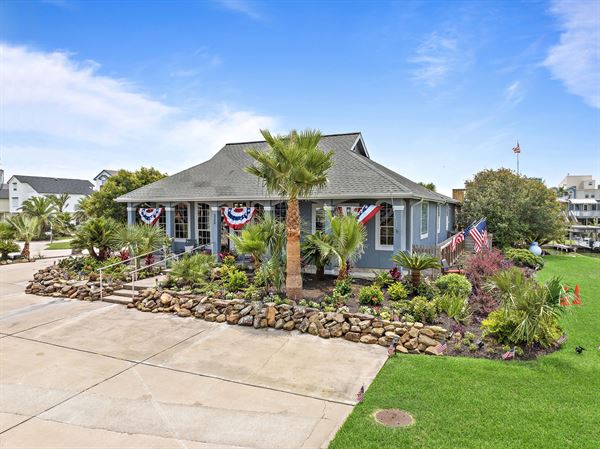 Vacay Time Lodge at Tiki Island