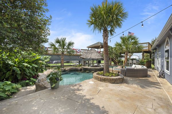 Vacay Time Lodge at Tiki Island