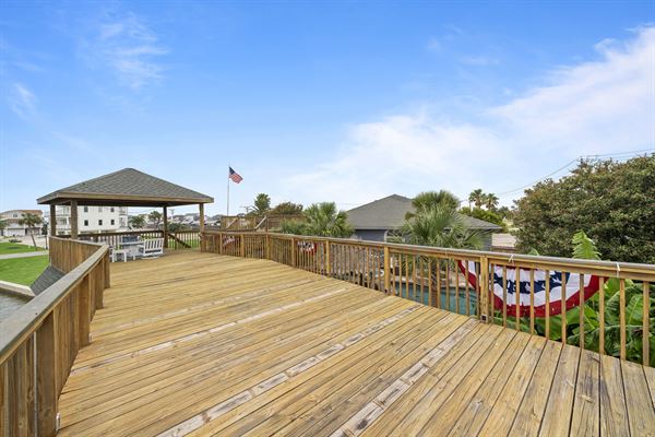 Vacay Time Lodge at Tiki Island