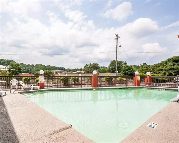Econo Lodge Inn & Suites I-20, Exit 73