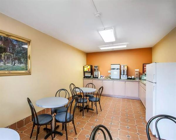 Econo Lodge Inn & Suites I-20, Exit 73