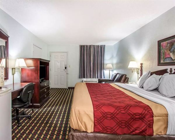 Econo Lodge Inn & Suites I-20, Exit 73