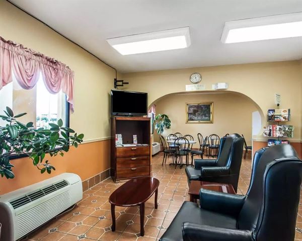 Econo Lodge Inn & Suites I-20, Exit 73