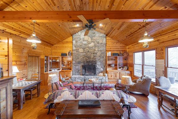 Mount Mitchell Eco Retreat