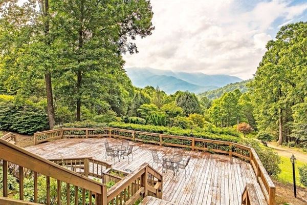 Mount Mitchell Eco Retreat