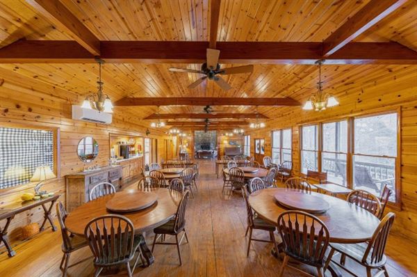 Mount Mitchell Eco Retreat