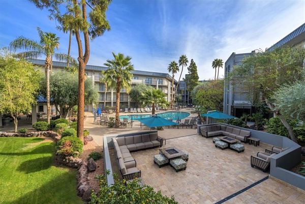 Holiday Inn Hotel & Suites Phoenix Airport North